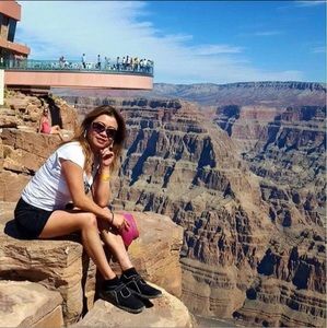 Meet your Posher, Justina